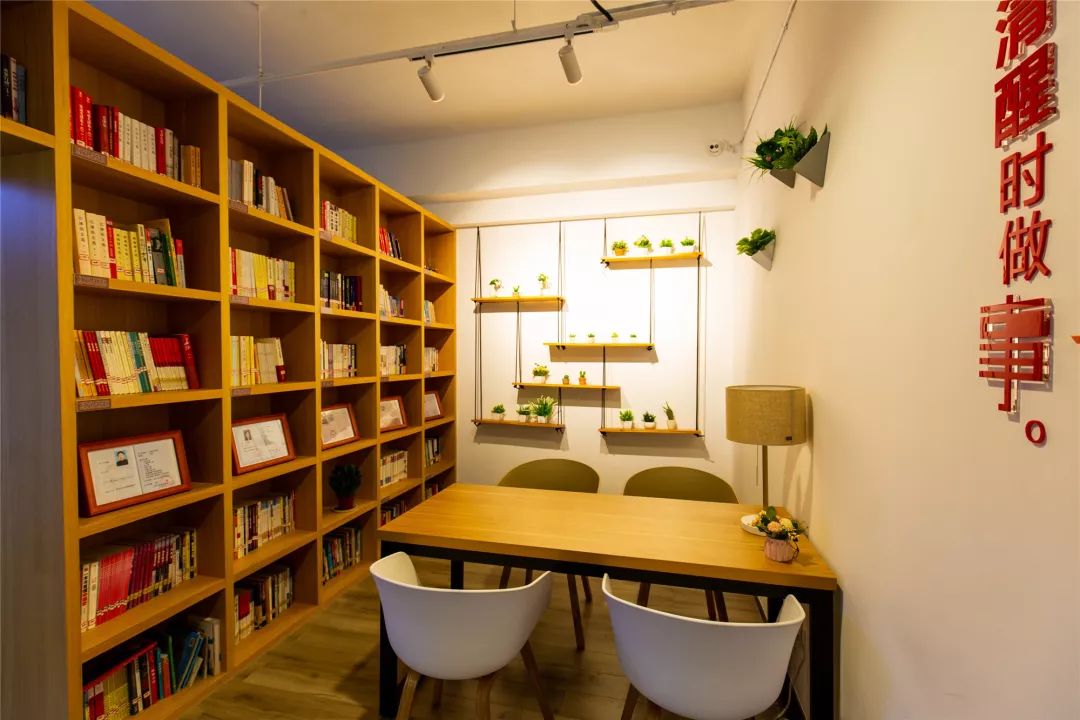 如何進(jìn)行黨群服務(wù)中心建設(shè)?黨群服務(wù)中心建設(shè)的意義是什么?插圖(1) 圖片